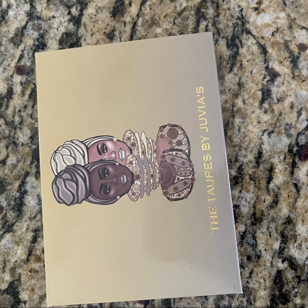 Juvia’s Place The Taupes eyeshadow palette